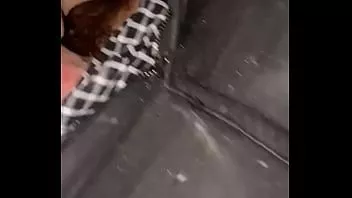 Reproducir Follando a mis amigos joven puta novia delante de él