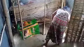 播放 在她的房间里与大学女友发生性关系