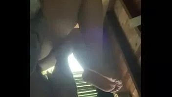 Riproduci Ho beccato la ragazza della mia coinquilina a guardarmi mentre mi masturbavo, quindi l'ho scopata