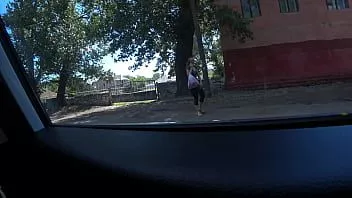 Reproducir Sexo en publico con jovencita en auto 4k