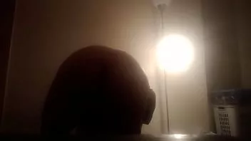 Afspelen Mijn blote kont en meisjesballen laten zien