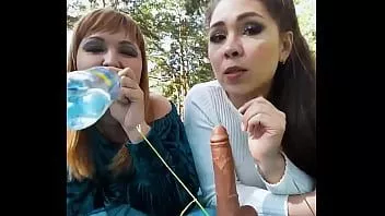 Abspielen Ich und meine Freundin mussten in den Wald...