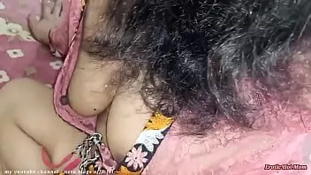 Riproduci Calda e sexy ragazza desi punjabi dell'indiana più sexy, in posa quasi nuda e mostrando il suo bel culo e la sua figa