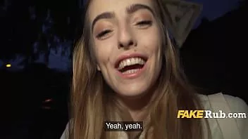 Reproduzir Adolescente estava esperando o namorado e sendo paga por uma rapidinha