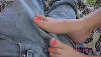播放 美丽和性感的业余宝贝麦肯齐梅斯 pov 口交和热他妈的