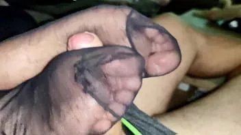 再生 ナイロン footjobs ととも に a 短い わんちゃん くそ