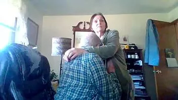 Riproduci Telecamera spia sulle tette delle amiche...