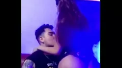 Jouer Une star du porno latina sensuelle donne une danse anale inoubliable - Cul énorme, Creampie et Ts Cock