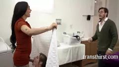 Riproduci CHEATING Trans GF sorpresa a scopare la mia sorellastra a pecorina