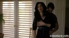 播放 有毒的前男友在充满激情的性爱过程中猛击 Ariel Demure 的变性屁股