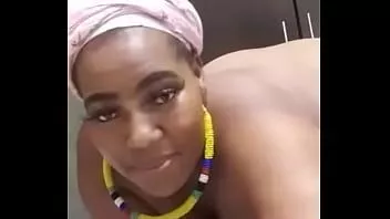 play Namorada sexy da África do Sul esfrega a buceta por você