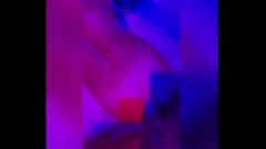 再生 ロマンティックホテルでの熱い週末ファック: 巨乳のブロンド彼女が後背位で巨根を受け入れる