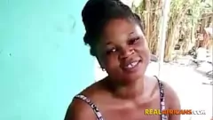 play Kongo'nun Büyük Kıç Hooker Craves için Yavaş Blowjob Üzerinde Şişman Siyah Horoz