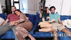 Odtwórz Stepfamily Foursome: Maya Woulfe i Sofie Marie Joi No Nut Nourn Nourture Ruin