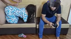 Jouer Le mari cocu filme son grand cul de son ami de milf latin