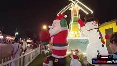 चलाएँ इस हॉट एशियाई किशोर प्रेमिका के साथ परम क्रिसमस रोमांच का अनुभव करें क्योंकि वह सबसे अच्छा ब्लोजॉब और डॉगीस्टाइल एक्शन देती है जो आपने इस कट्टर शौकिया अश्लील वीडियो में कभी देखा है।